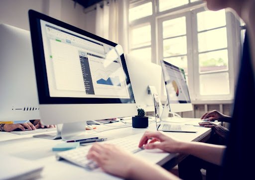Businesswomen working in office